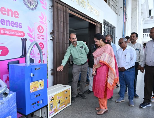 महापौर मीनल चौबे के नेतृत्व में महिला स्वच्छता को बढ़ावा, जोन कार्यालयों को मिली सेनेटरी पैड वेंडिंग एवं इंसिनरेटर मशीनें