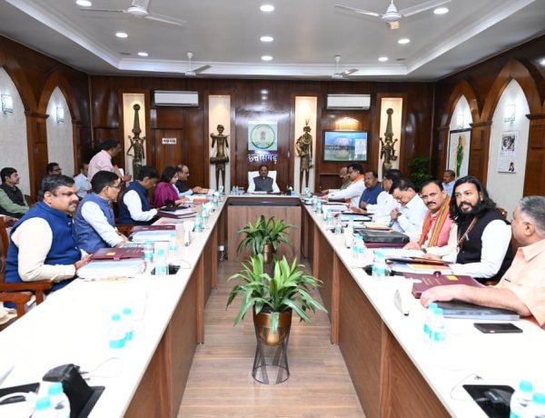  मुख्यमंत्री विष्णु देव साय की अध्यक्षता में आज सिविल लाइन स्थित मुख्यमंत्री निवास में मंत्री परिषद की बैठक