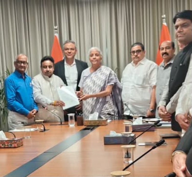 वित्त मंत्री निर्मला सीतारमण से मिले CAIT  एवं अन्य व्यापारिक प्रतिनिधिमंडल, व्यापारियों पर अतिरिक्त MDR  को लेकर रखी चिंताएँ