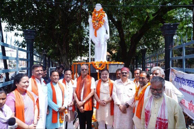 महात्मा गांधी और लाल बहादुर शास्त्री की जयंती पर सांसद बृजमोहन अग्रवाल ने अर्पित की श्रद्धांजलि; राजधानी में आयोजित विविध कार्यक्रमों में हुए शामिल