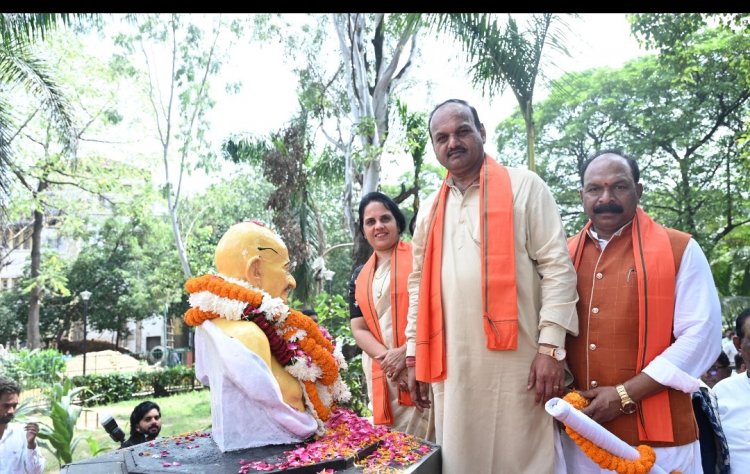 महात्मा गाँधी का जयन्ती पर महापौर मीनल चौबे और सभापति सूर्यकान्त राठौड़ ने किया सादर नमन