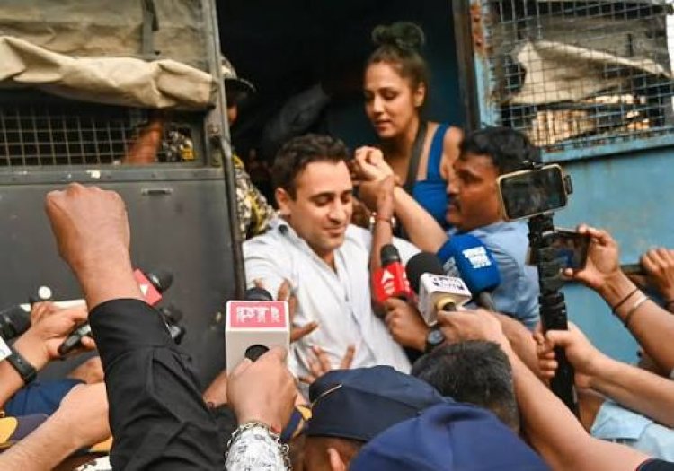इमरान खान के खिलाफ 28 अक्टूबर तक भारत छोड़ने का नोटिस जारी किया है।