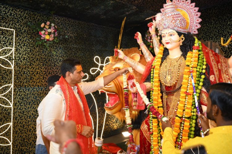 नवरात्रि पर विधायक देवेंद्र यादव ने किए माता रानी के दर्शन, क्षेत्रवासियों की सुख-समृद्धि की कामना की