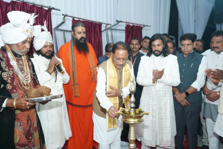 मुख्यमंत्री श्री साय भण्डारपुरी धाम में आयोजित गुरु दर्शन एवं संत समागम मेले में हुए शामिल