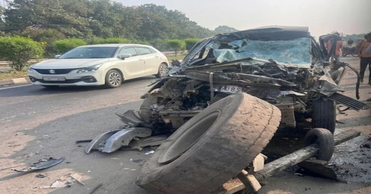 ब्रेकिंग : NH 53 पर ट्रक में जा घुसी कार, 2 महिलाओं की मौत, 3 घायल, कार के उड़े परखच्चे…