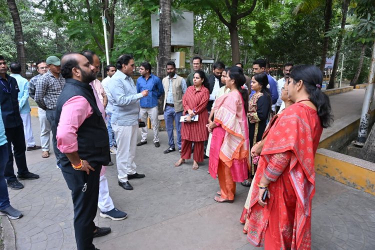 रायपुर पश्चिम विधायक राजेश मूणत के नगर निगम अधिकारियों को निर्देश - अनुपम गार्डन महावीर पार्क का शीघ्र विकास एवं सौंदर्यीकरण कार्य करवाने डीपीआर तैयार कर प्रस्तुतिकरण देना सुनिश्चित करें