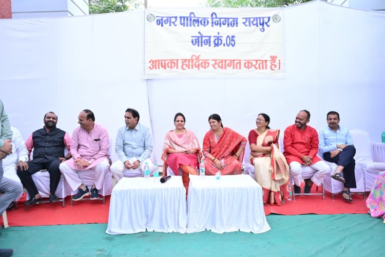 रायपुर पश्चिम विधायक राजेश मूणत और महापौर मीनल चौबे ने ठाकुर प्यारेलाल सिंह वार्ड अंतर्गत अनुपम गार्डन के समीप जोन 5 क्षेत्र में एसएस रेलिंग लगाने 2 डी पेंटिंग, पेवर लगाने नाली मरम्मत निर्माण शीघ्र करवाने 34 लाख की लागत से नये सौंदर्गीकरण कार्य का भूमिपूजन