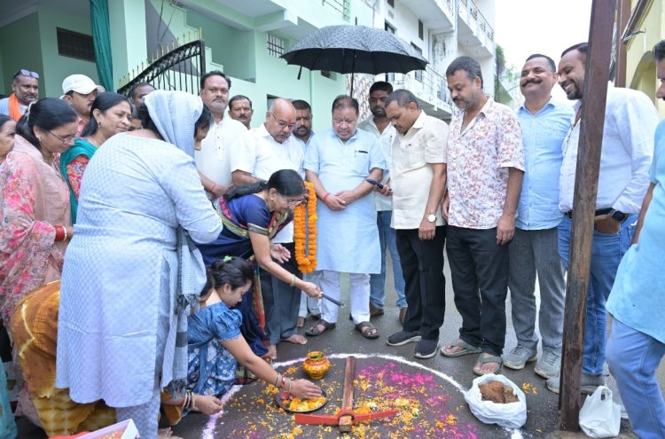 रायपुर दक्षिण विधायक सुनील सोनी ने नगर निगम जोन 6 वार्ड 61 में विभिन्न 5 स्थानो पर विकास शुल्क मद से लगभग 70 लाख रू. के नये विकास कार्यों का भूमिपूजन कर नागरिको को दी शानदार सौगात*